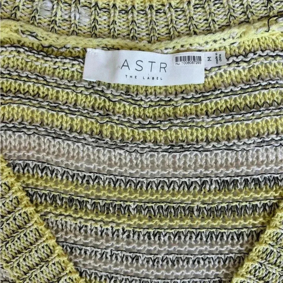 ASTR the label sweater M yellow  kent plunge crochet color eclectic vacation - Picture 6 of 9